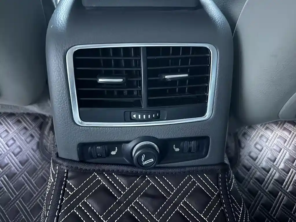 Audi A6L 2011 — фото 10