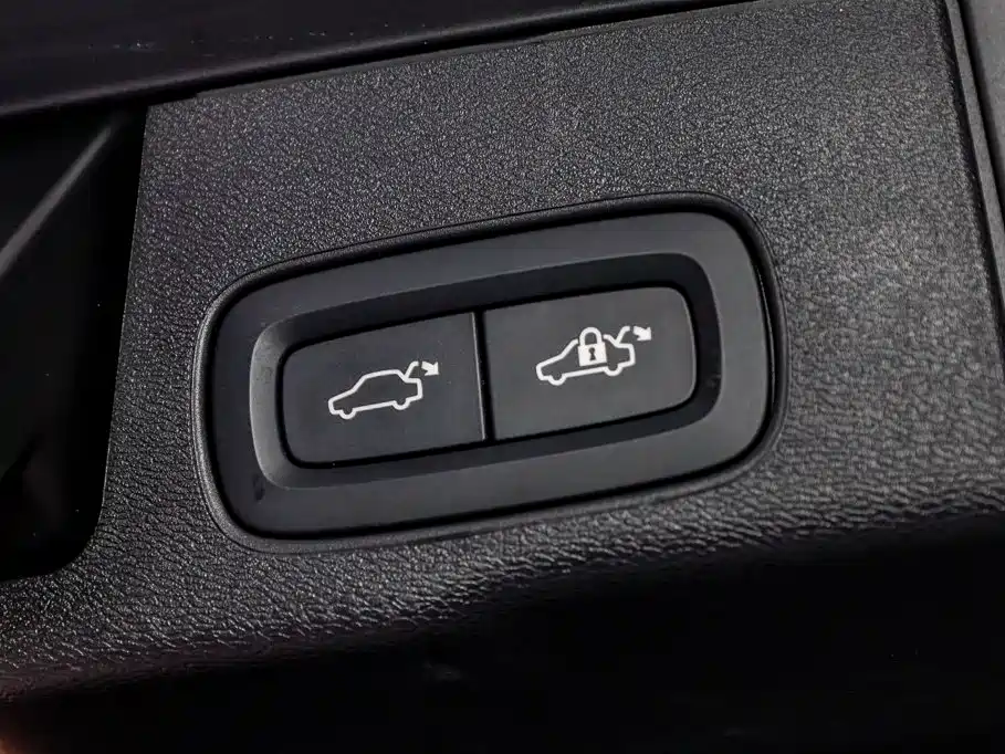 Volvo XC60 Plug-In Hybrid 2024 — фото 7