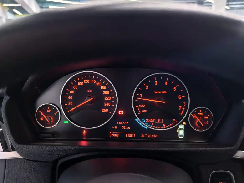 BMW 3 Series 2019 — фото 10
