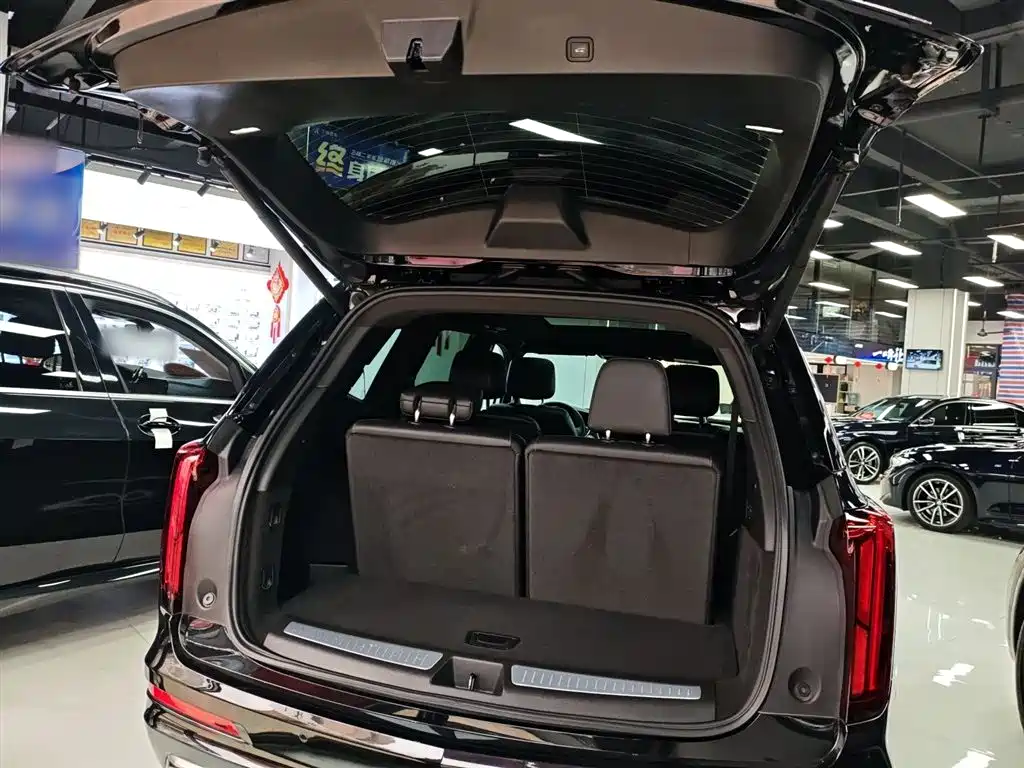 Cadillac XT6 2023 — фото 18