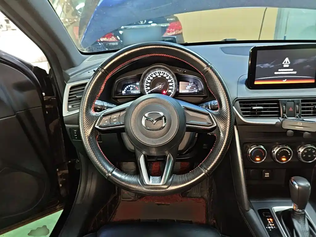 Mazda CX-4 2018 — фото 11