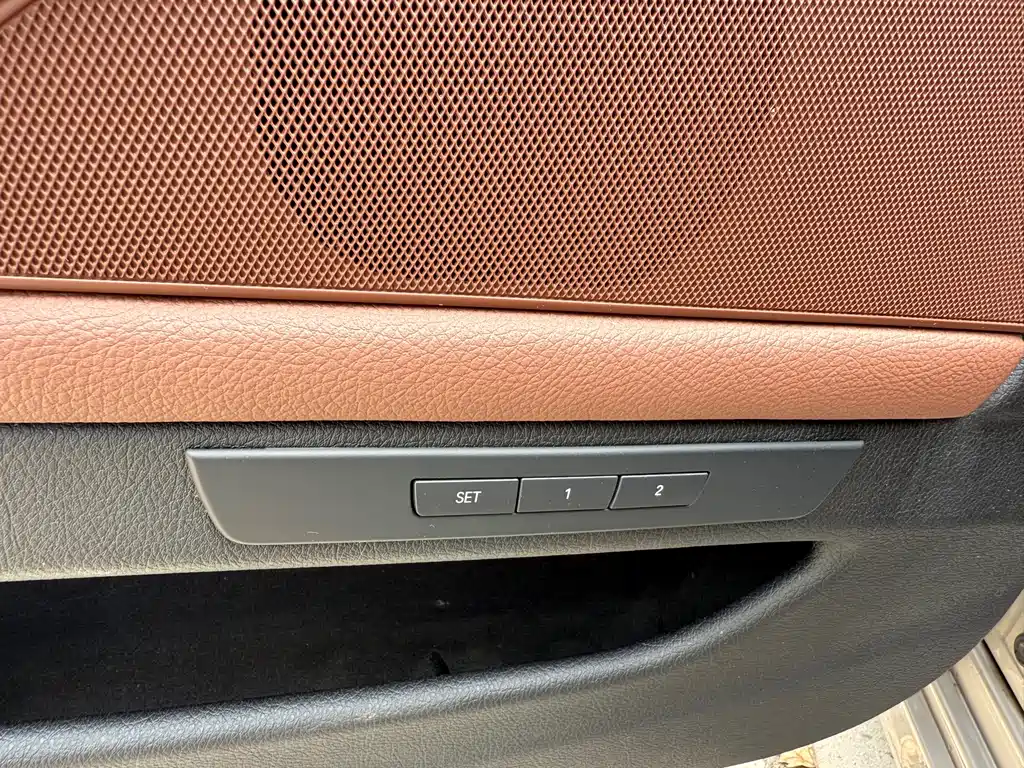 BMW 5 Series 2016 — фото 11