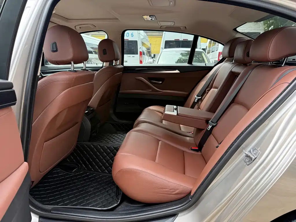 BMW 5 Series 2016 — фото 16