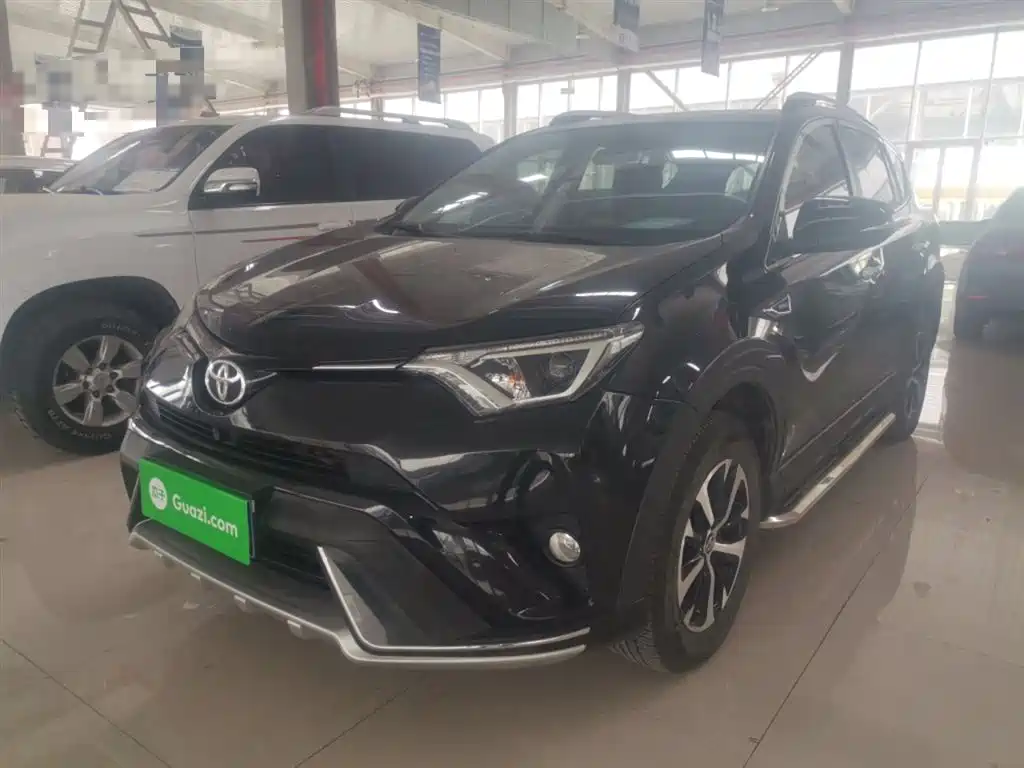Toyota RAV4 2018 — фото 2