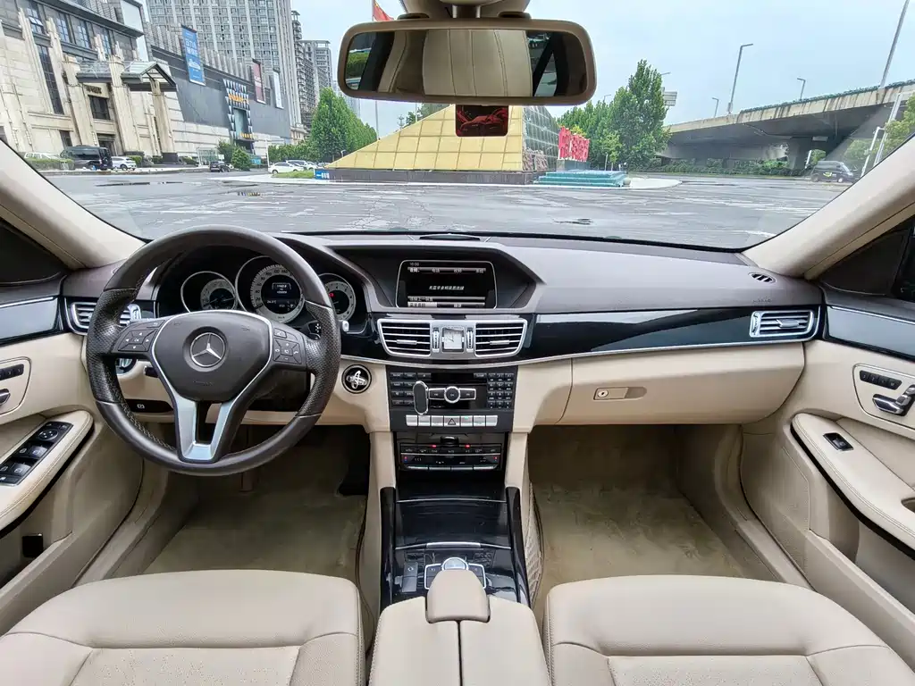 Mercedes-Benz E-Class 2013 — фото 16