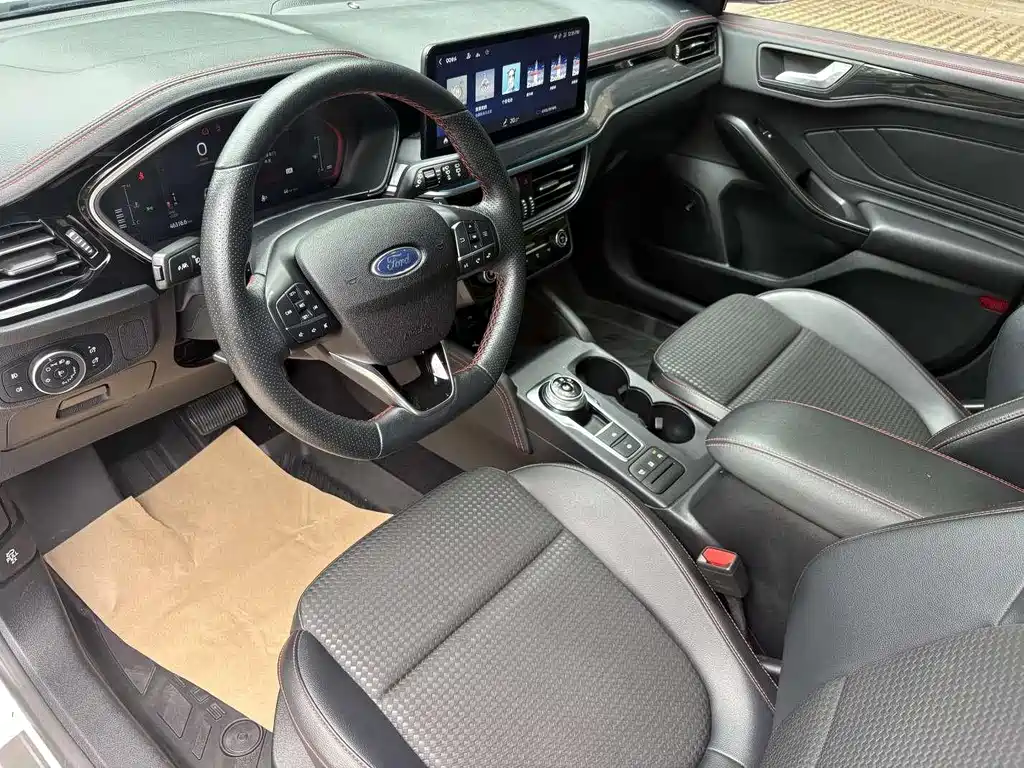 Ford Focus 2022 — фото 14