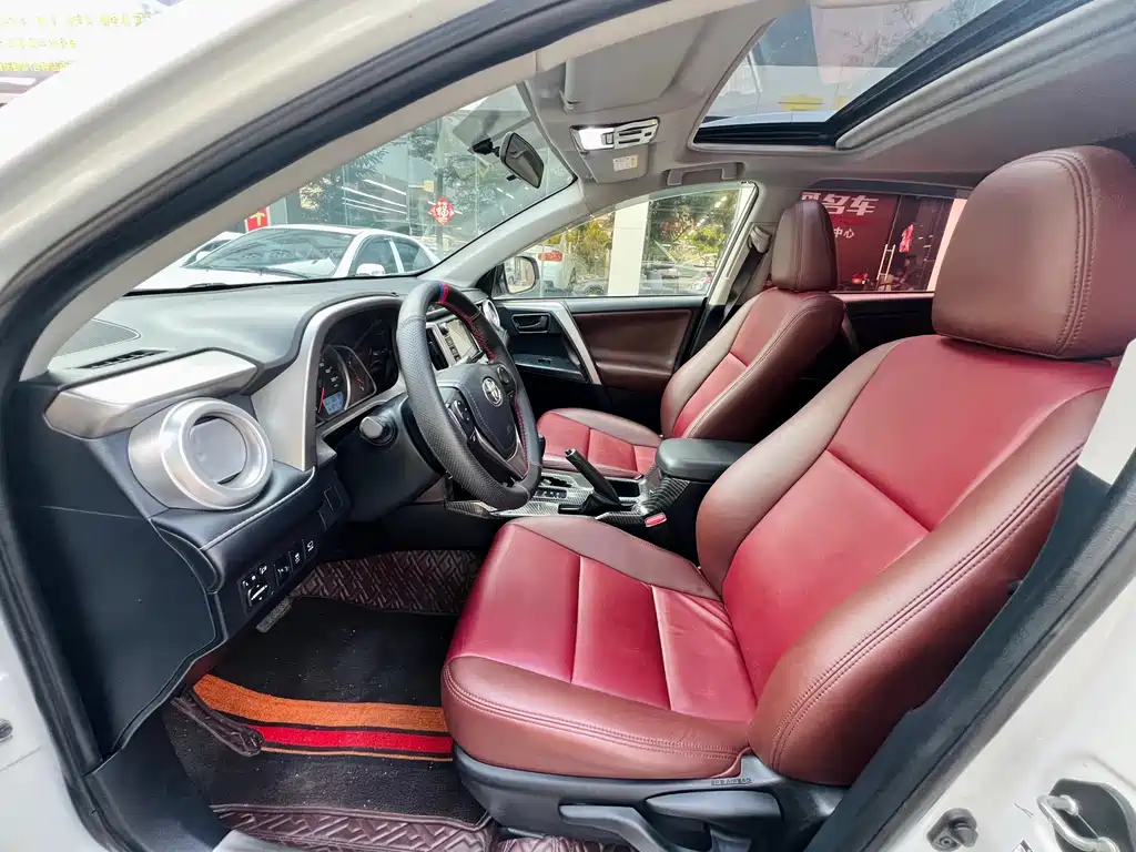 Toyota RAV4 2017 — фото 14