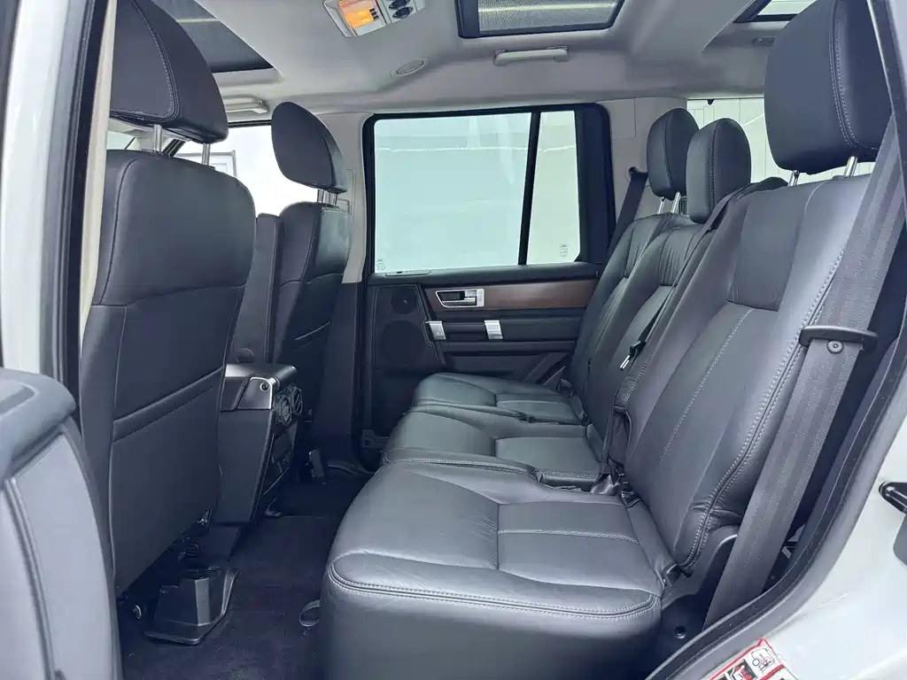 Land Rover Discovery 2016 — фото 16