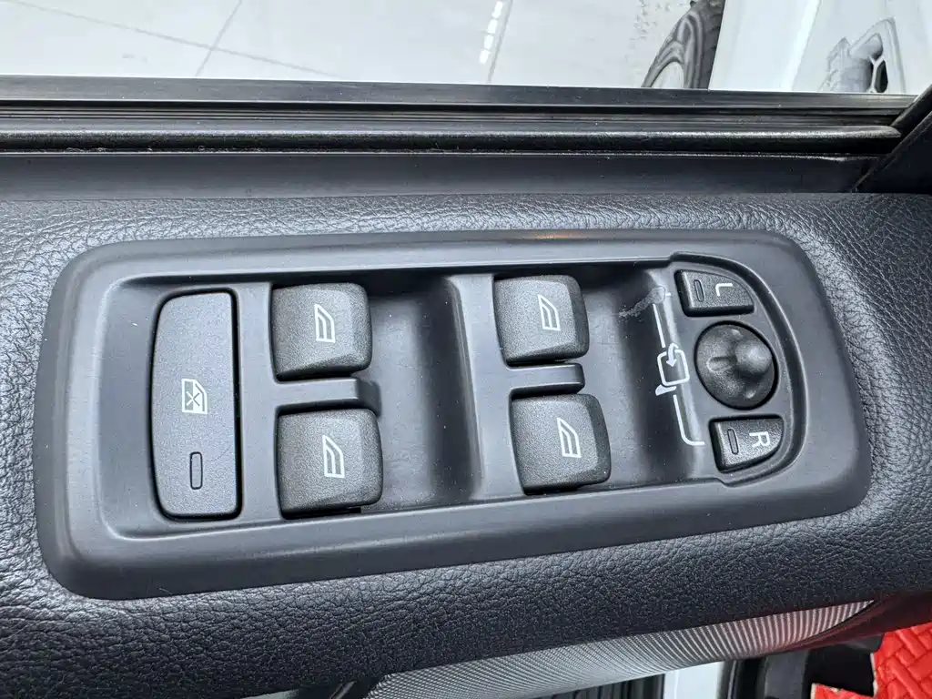 Land Rover Discovery 2016 — фото 26