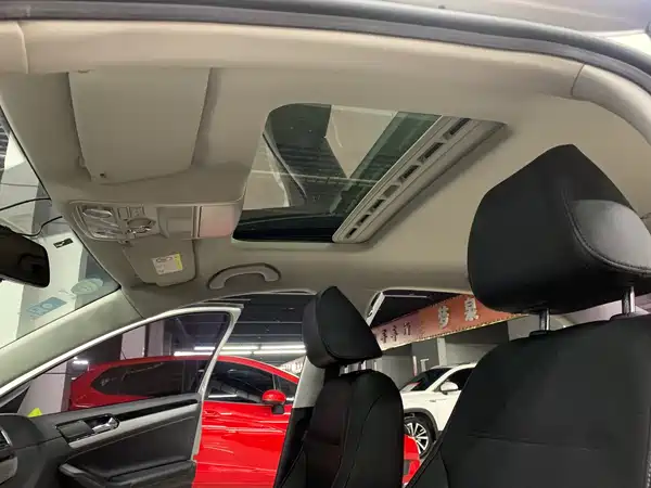 Volkswagen Sagitar 2018