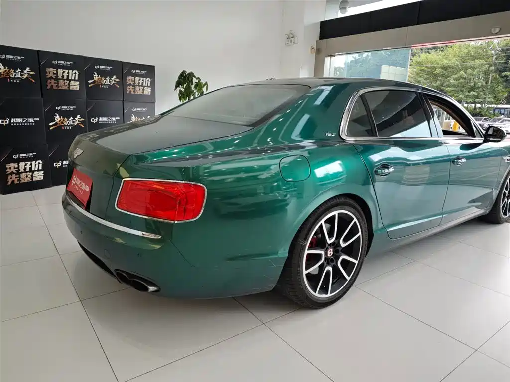 Bentley Flying Spur 2018 — фото 12