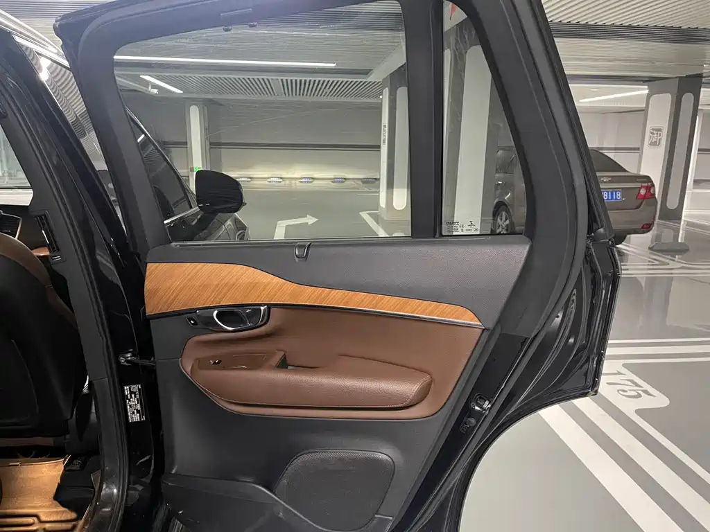 Volvo XC90 2020 — фото 22