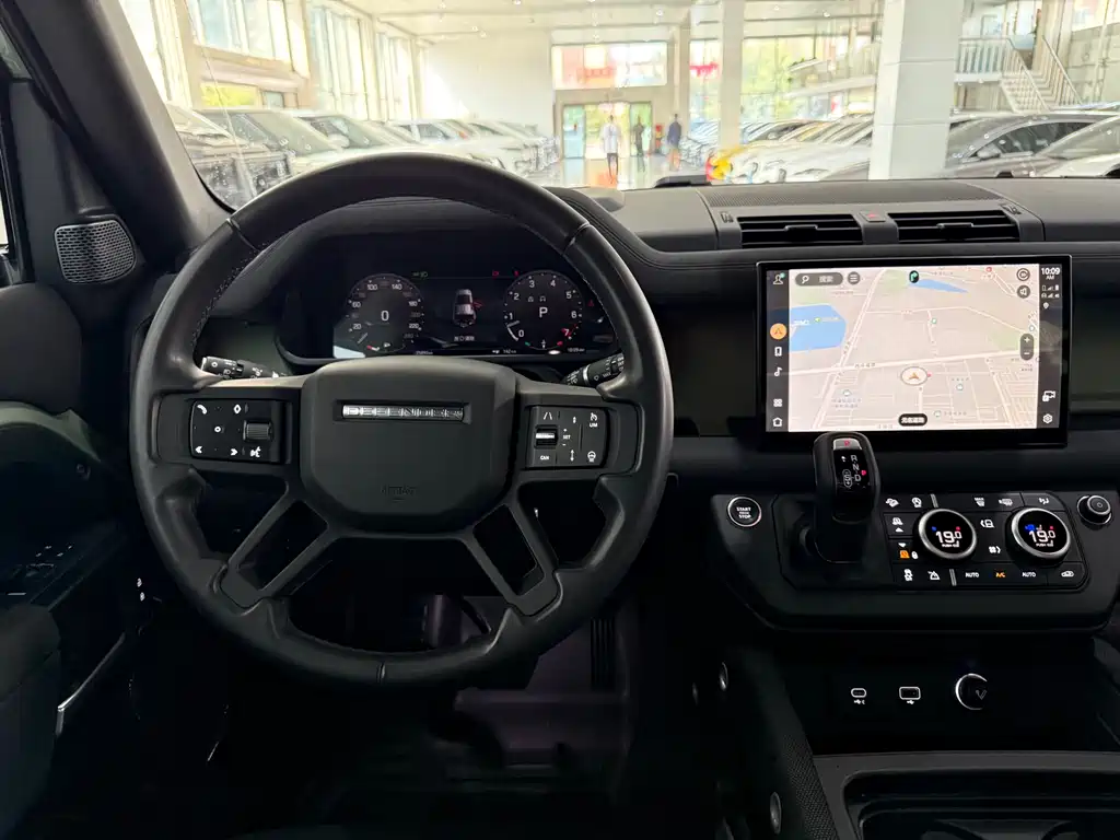 Land Rover Defender 2023 — фото 15