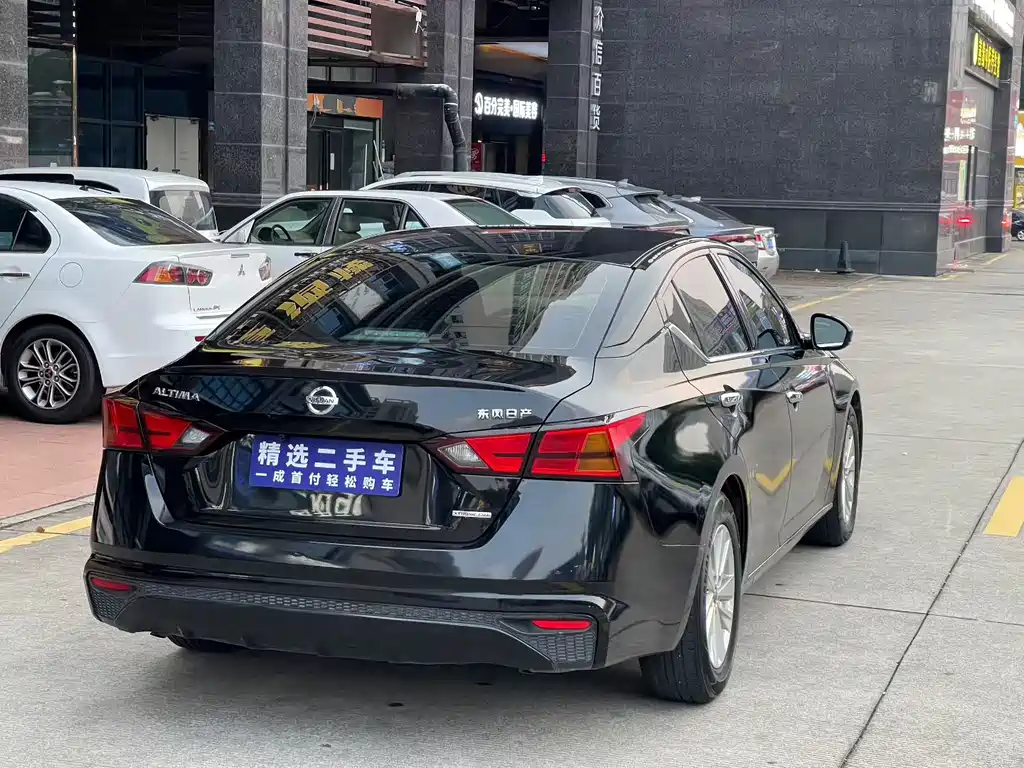 Nissan Teana 2022