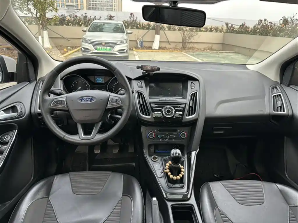 Ford Focus 2019 — фото 18