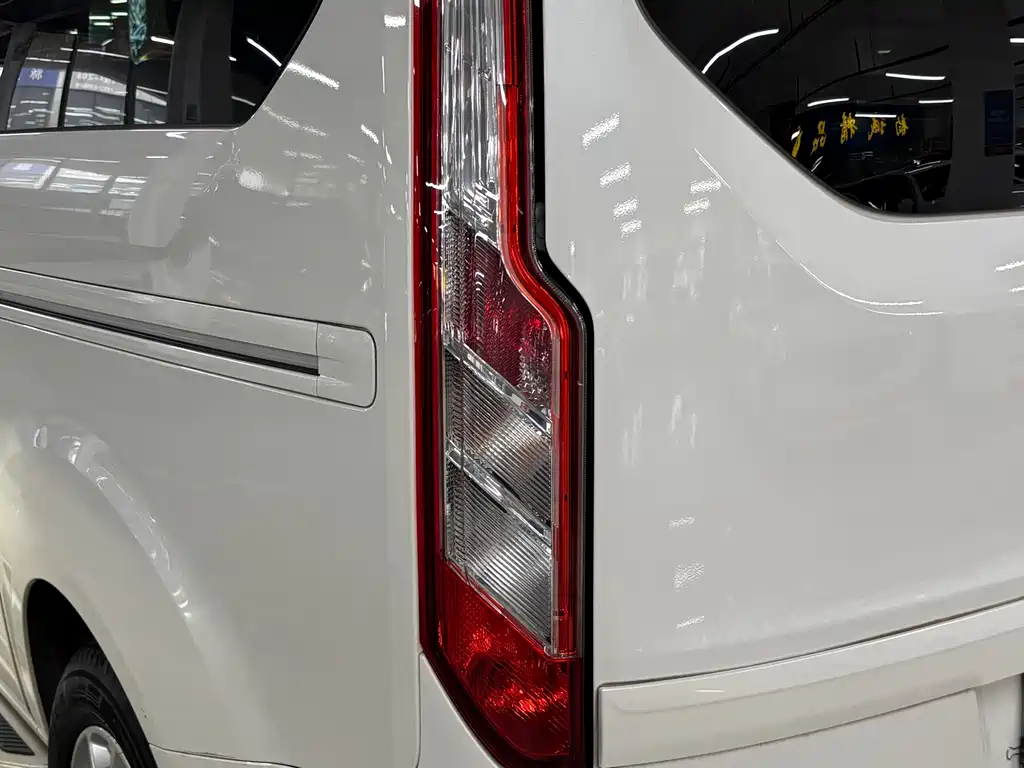 Ford Tourneo 2017 — фото 12