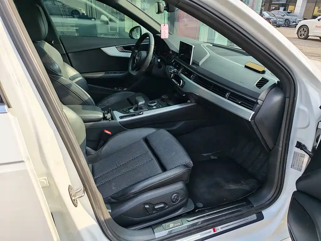 Audi A4L 2019