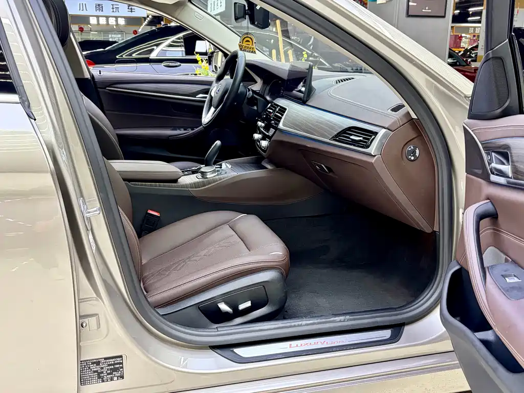 BMW 5 Series New Energy 2021 — фото 13