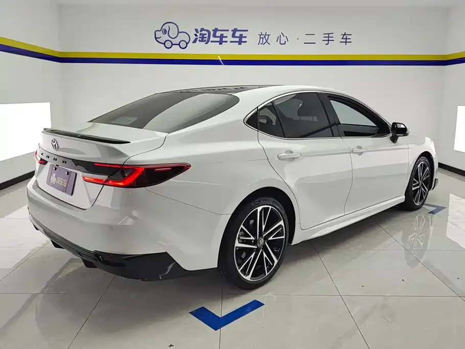 Toyota Camry 2025 — фото 3
