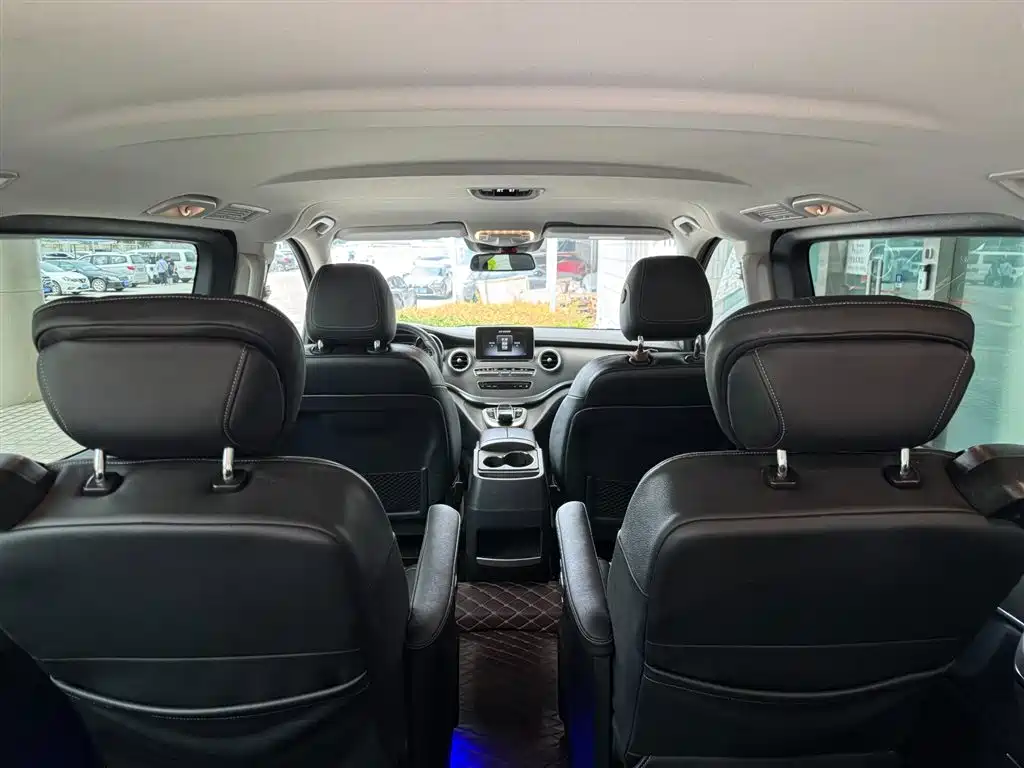 Mercedes-Benz V-Class 2019 — фото 15