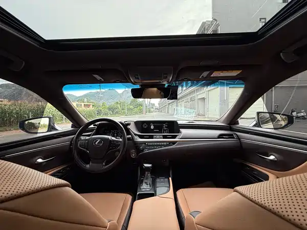 Lexus ES 2018