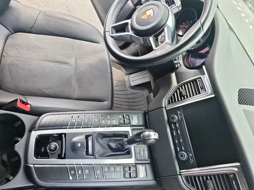 Porsche Macan 2017 — фото 12