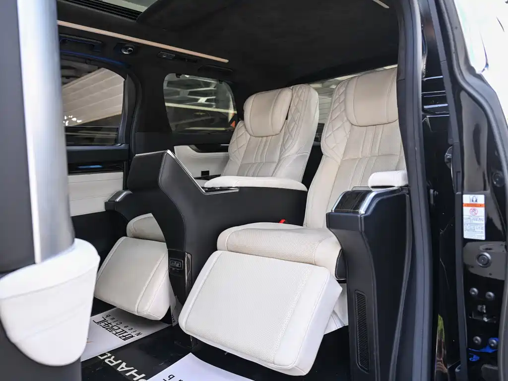 Toyota Alphard 2022 — фото 8