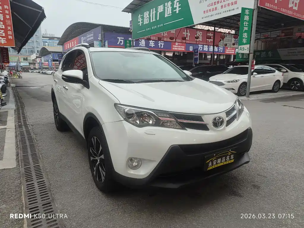 Toyota RAV4 2015 — фото 3