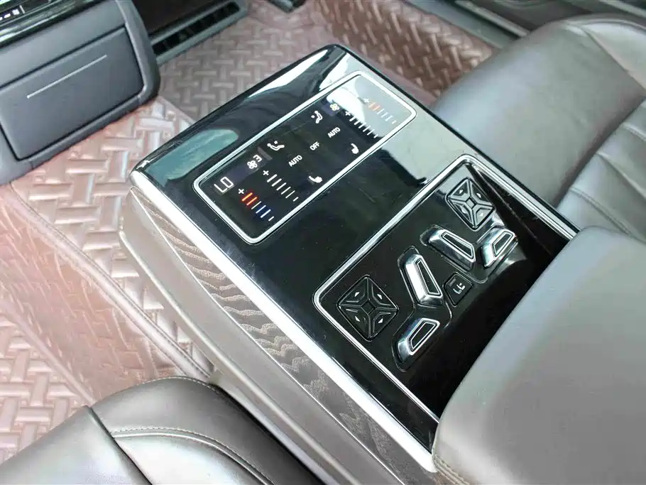 Audi A8 2020 — фото 15