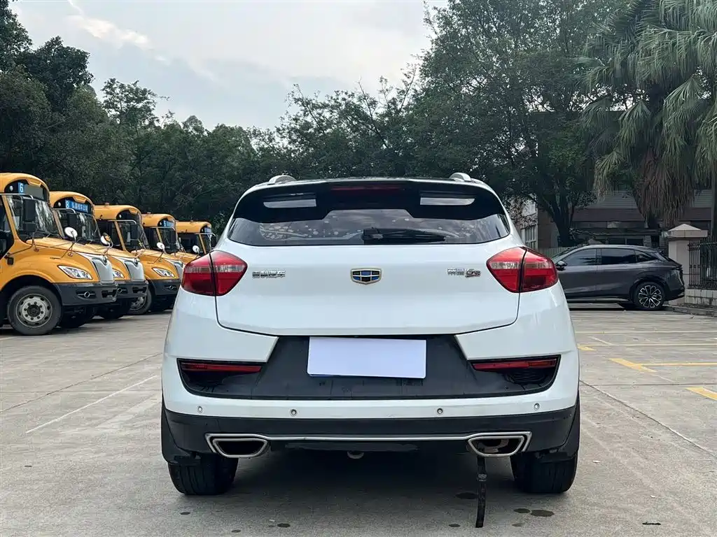 Geely Emgrand GS 2018 — фото 8