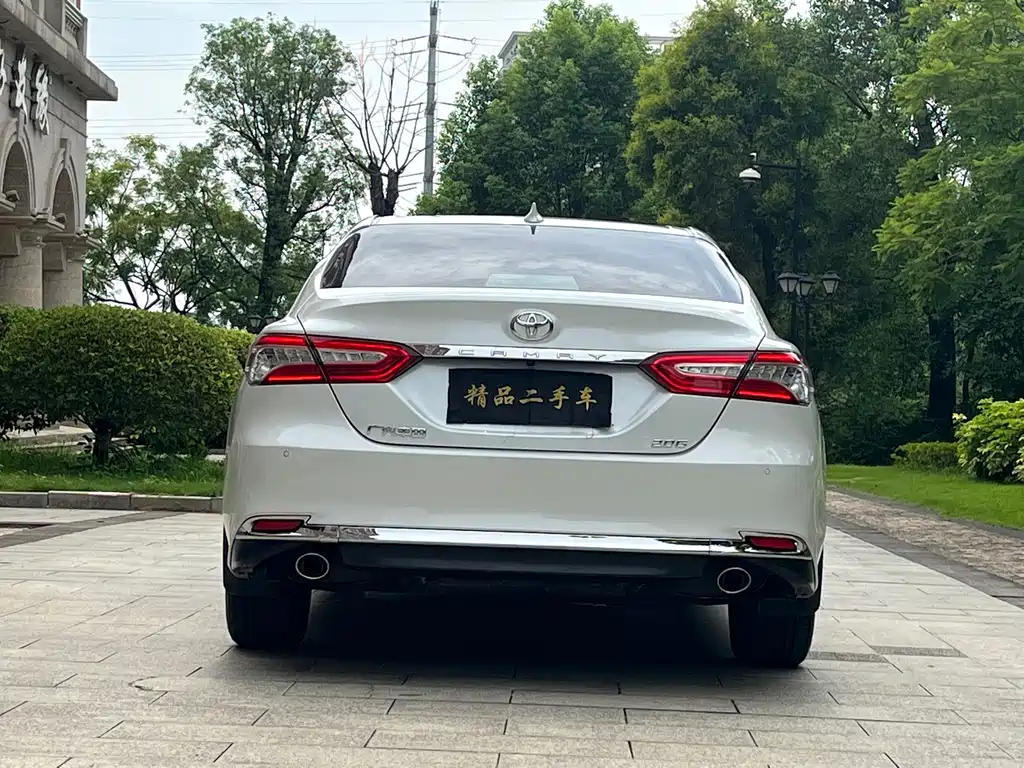 Toyota Camry 2023 — фото 8
