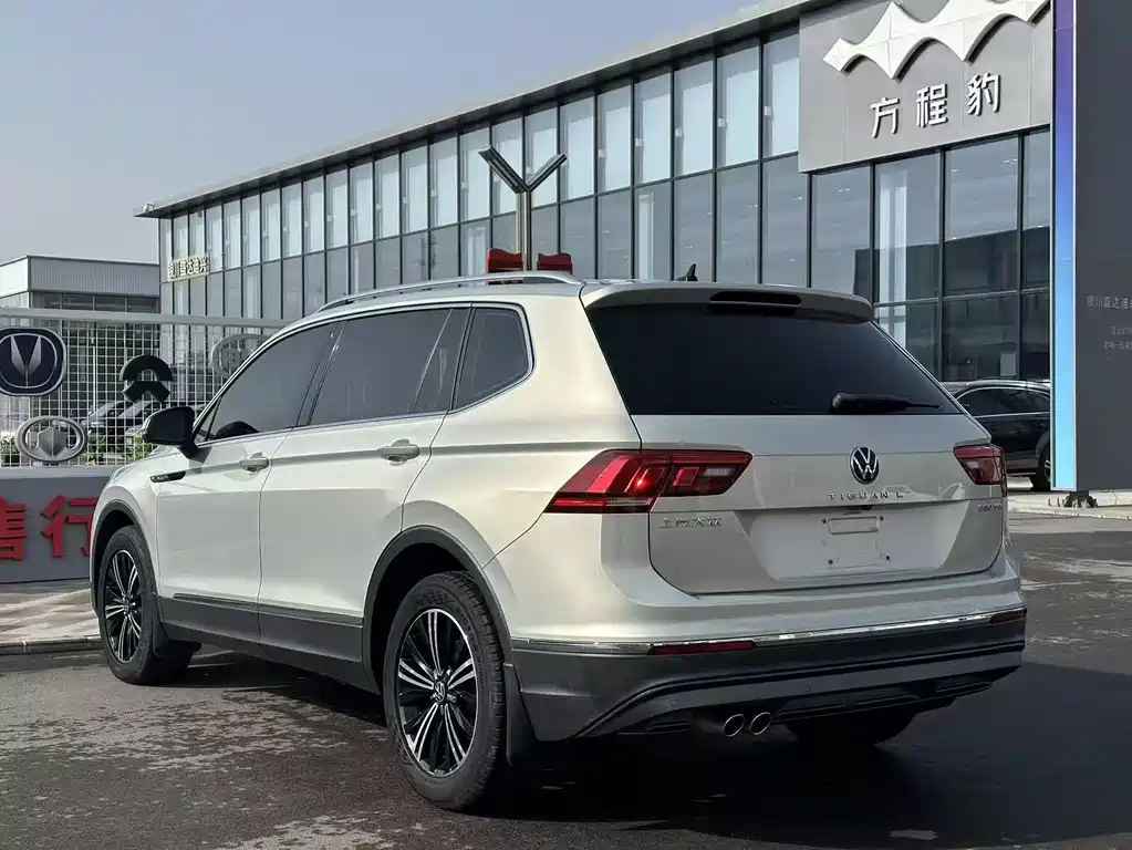 Volkswagen Tiguan L 2021 — фото 9