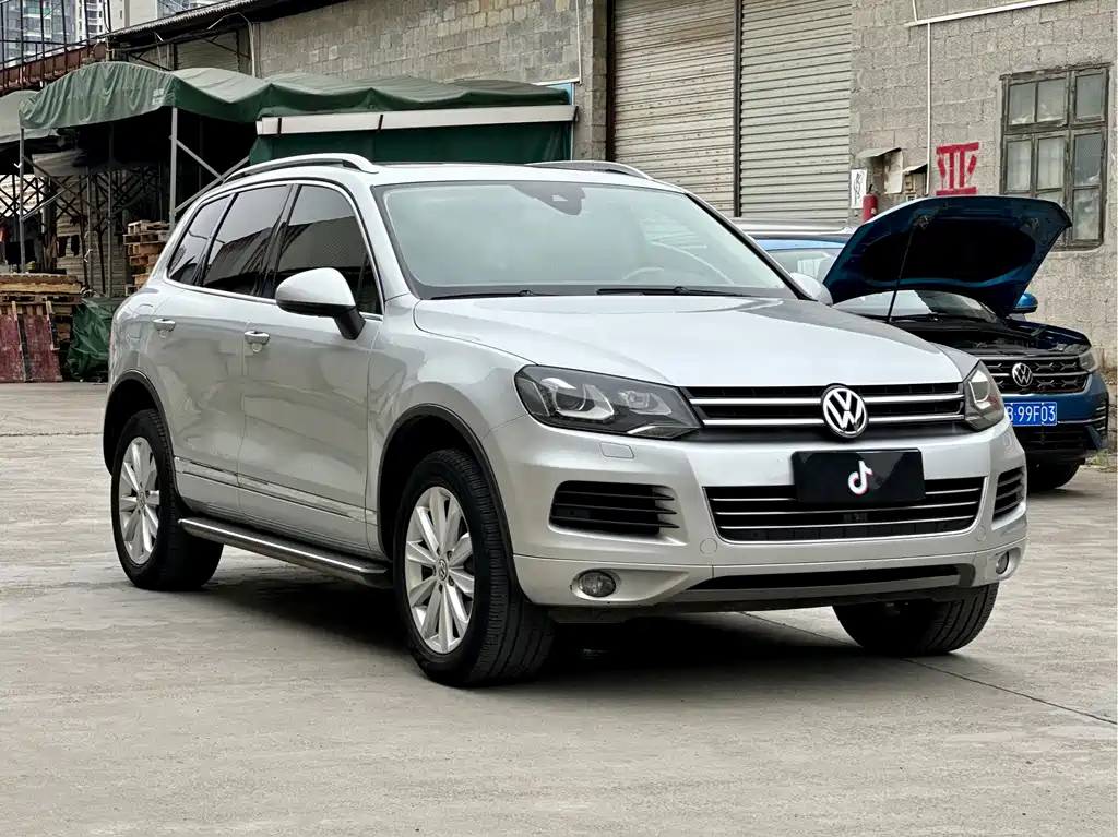 Volkswagen Touareg 2012 — фото 3