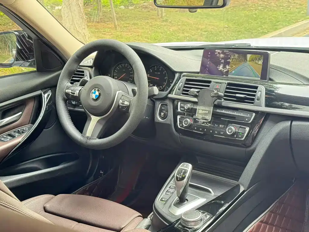 BMW 3 Series 2018 — фото 6