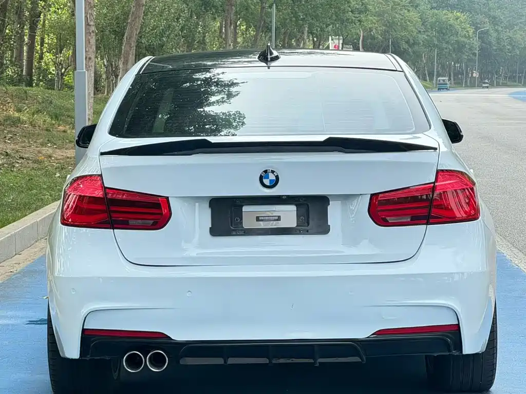 BMW 3 Series 2018 — фото 8