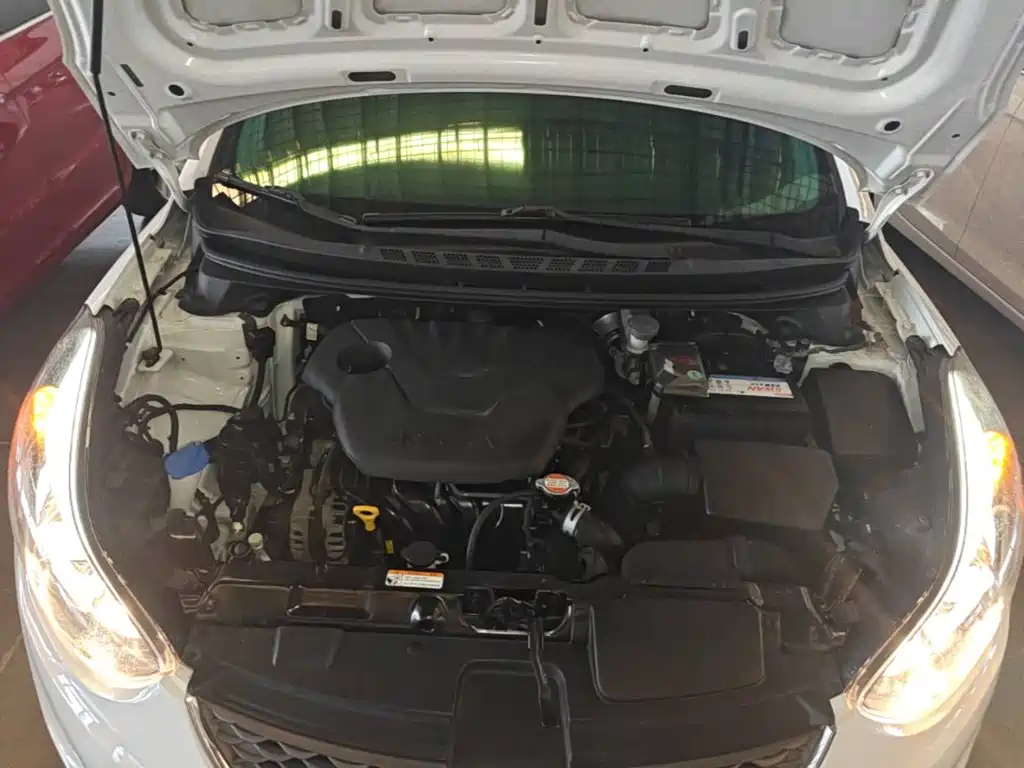 Hyundai Elantra 2018 — фото 20