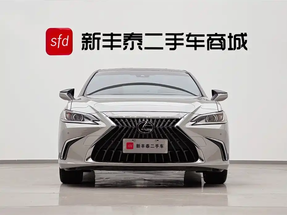 Lexus ES 2023