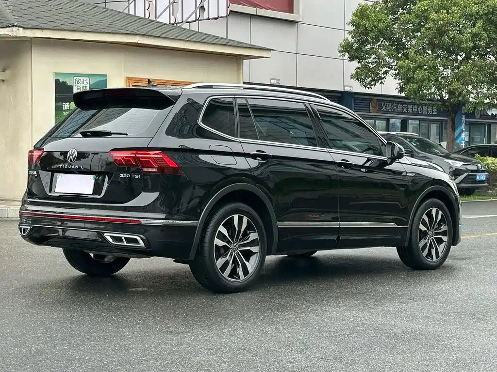 Volkswagen Tiguan L 2023 — фото 9