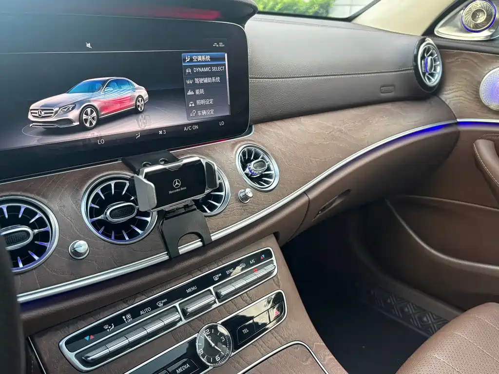 Mercedes-Benz E-Class 2018 — фото 16