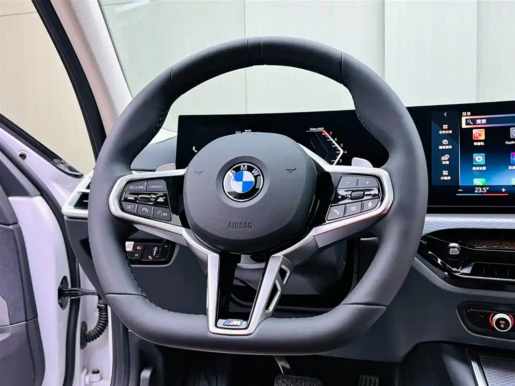 BMW 3 Series 2025 — фото 10