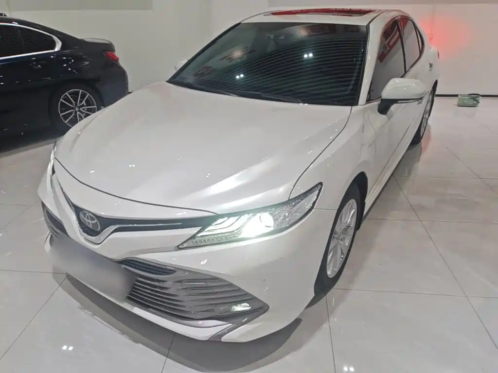 Toyota Camry 2020 — фото 1