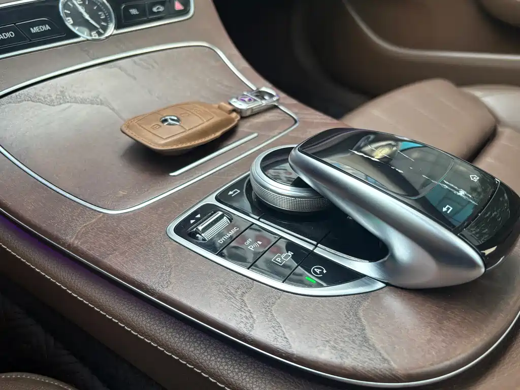 Mercedes-Benz E-Class 2018 — фото 15
