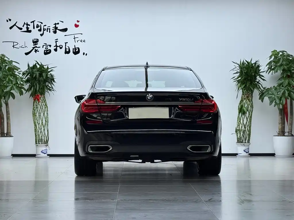 BMW 7 Series 2018 — фото 19