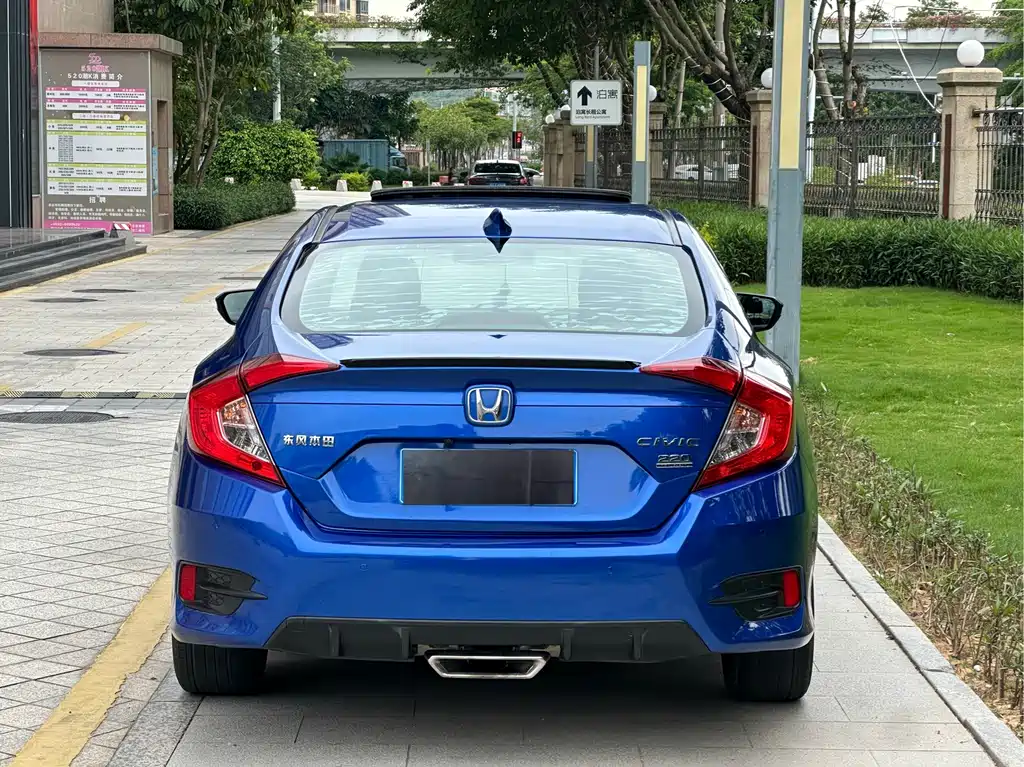 Honda Civic 2019 — фото 12