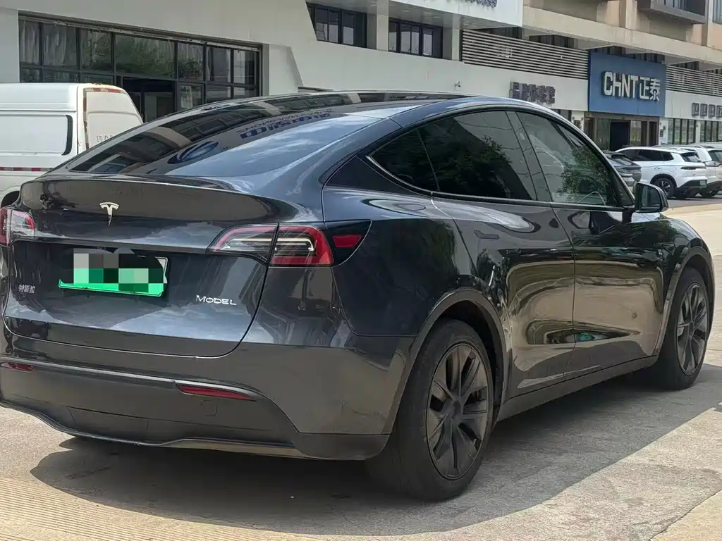 Tesla Model Y 2024 — фото 4