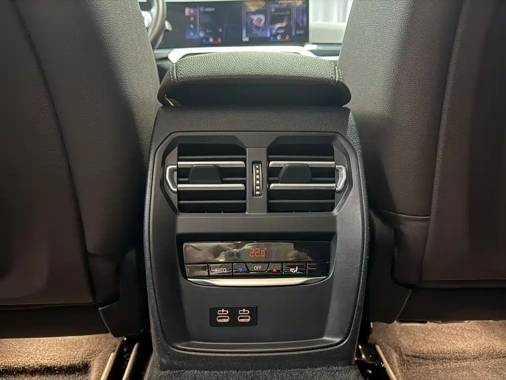 BMW 3 Series 2023 — фото 13
