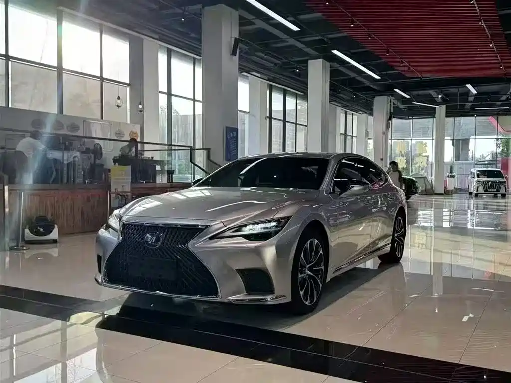 Lexus LS 2021
