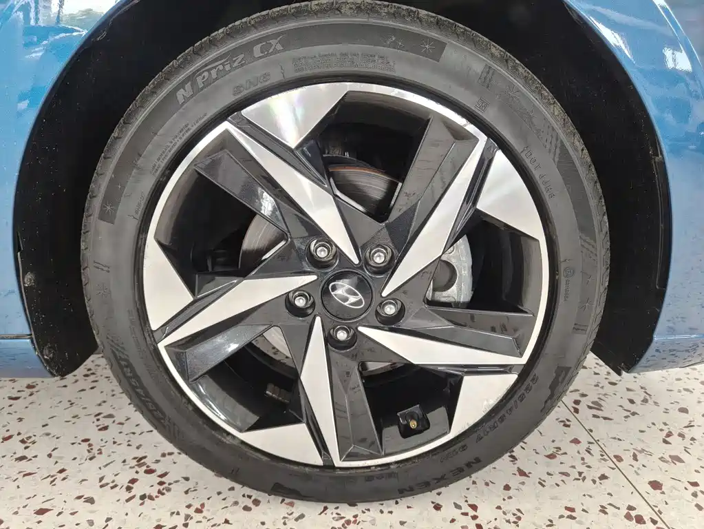 Hyundai Elantra 2023 — фото 19