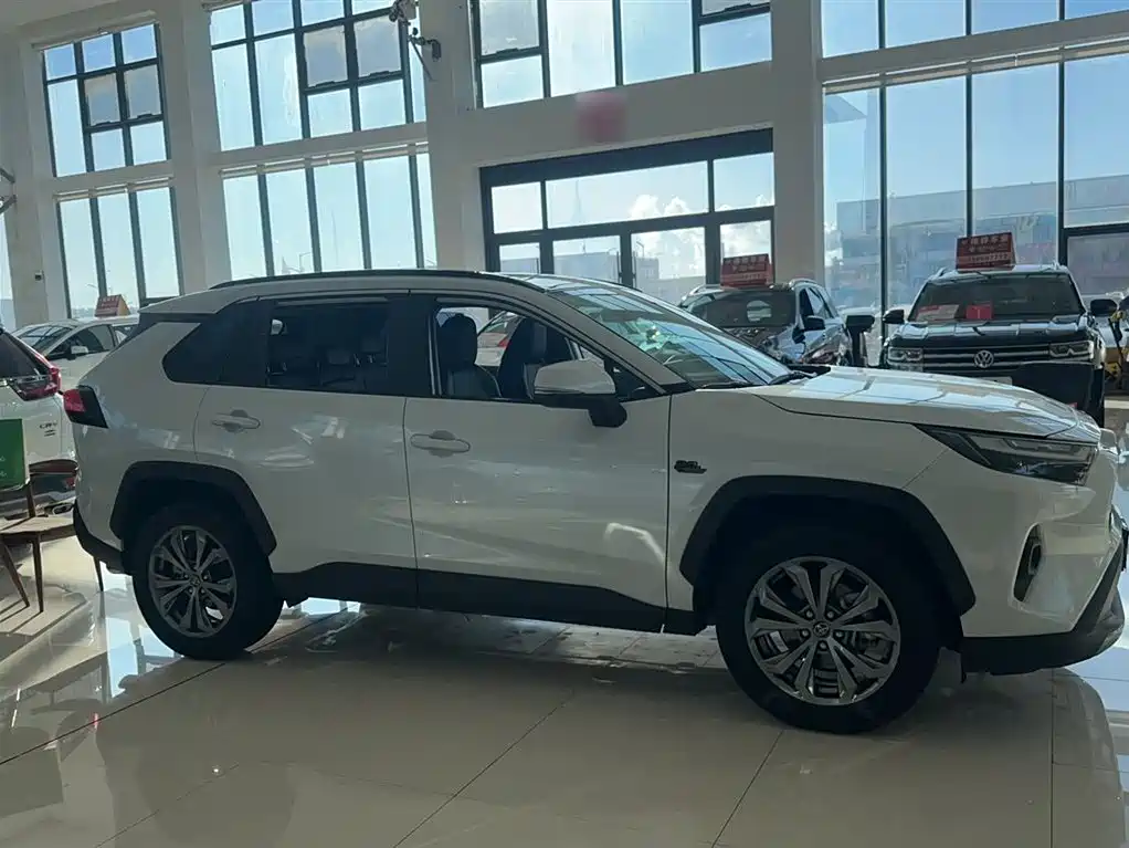 Toyota RAV4 2024 — фото 14