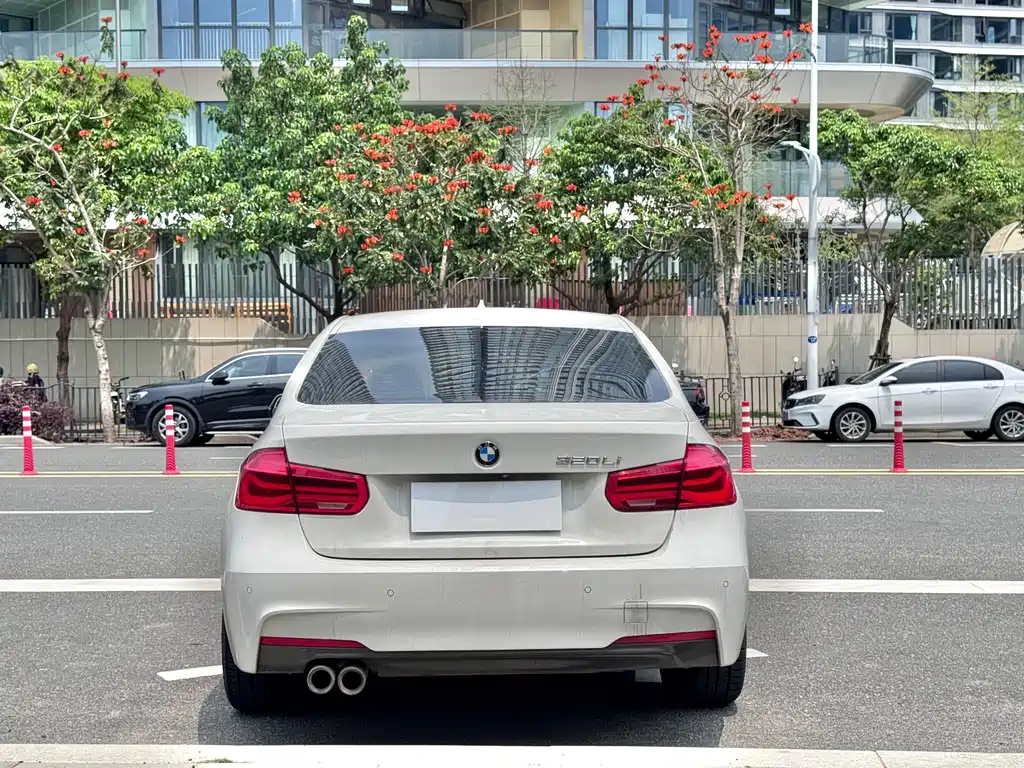BMW 3 Series 2018 — фото 10